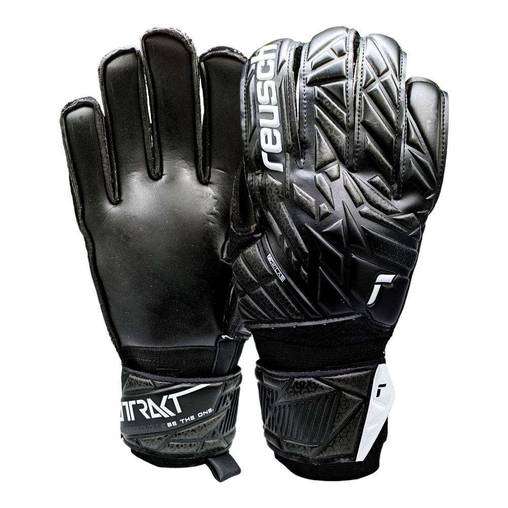 Reusch Attrakt Solid adult goalkeeper gloves with latex-free Solid palm and Expanse cut for enhanced grip and flexibility.