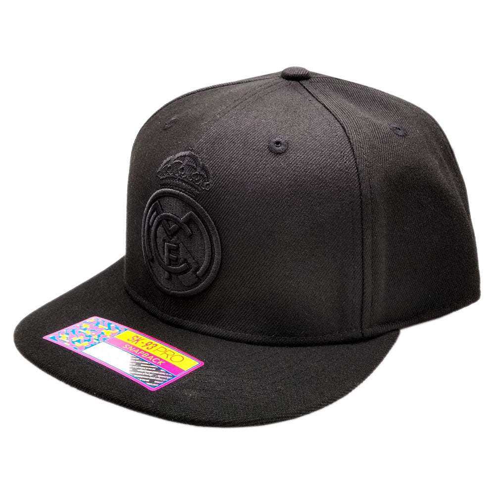Real Madrid Fitted Cap, black polyester with a flat brim and raised black-on-black club crest embroidery.